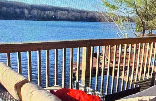 Lake Ariel Cabin | LAKEFRONT Cozy Cabin With Dock & Amazing view in The Poconos