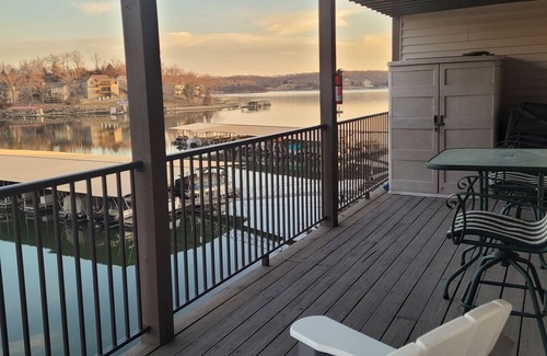 Osage Beach Condo | LAKEFRONT End Unit Condo at 3 Seasons @ 21MM
