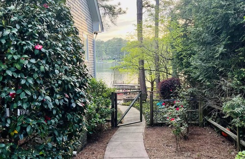 Whispering Pines House | LAKEFRONT Escape for the 2024 Pinehurst US Open