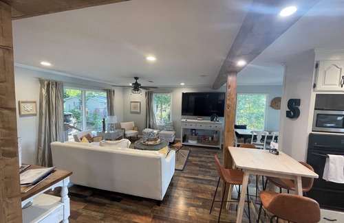 Eatonton House | LAKEFRONT FAMILY-PET FRIENDLY, PEACEFUL, PRIVATE DOCK! FREE S'MORES KIT 4 STAY!