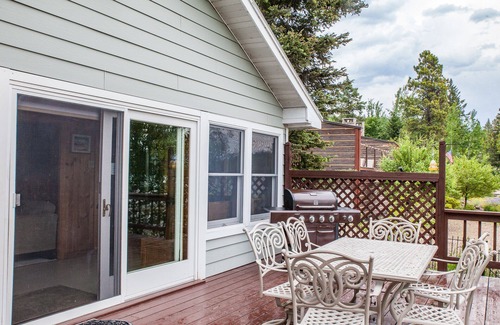 Somers House | Lakefront Gem! Dock, Beach, Paddle Boards, Firepit, Comfort on the water