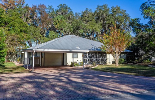 Citrus Springs House | Lakefront Getaway! Relax Spa Dock Kayaks Firepit Handicap Friendly