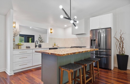 Mid America House | Lakefront! Heated Pool! Hot Tub! Game Room!