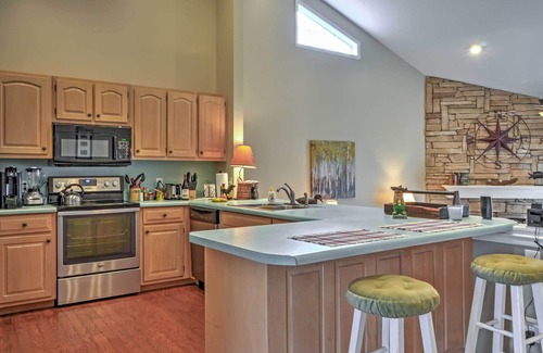 Hiawassee House | Lakefront Hiawassee Home w/Boat Dock & Hot Tub!