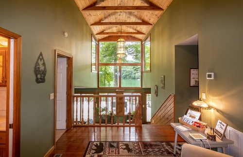 Unaka Cabin | Lakefront Hidden Cove Cabin