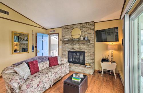 Ingles House | Lakefront Hiwassee Home with Private Dock and Deck!