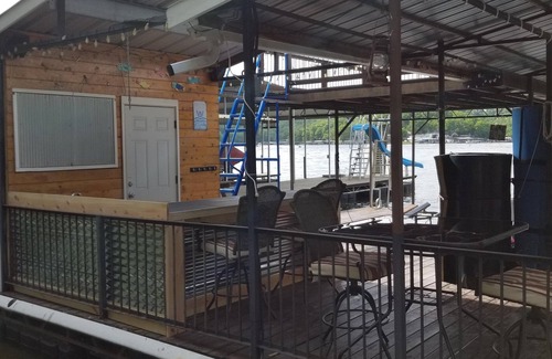 Rocky Mount House | Lakefront Home, Killer Dock! Activities inc. Deep Cove. Sleeps 12 . Min Age 28