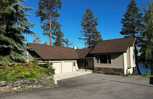 Kalispell House | Lakefront Home on Foys Lake Just Minutes From Kalispell/Glacier w/Hot tub for 6!