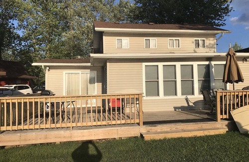 Warsaw House | Lakefront home on Little Barbee that sleeps 6