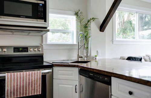 Keystone House | Lakefront Home's Separate Apartment in Odessa, Tampa, FL!