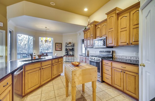 Grove House | Lakefront Home w/Furnished Deck in Grove!