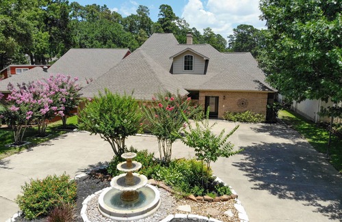 Walden on Lake Conroe House | Lakefront Home w/Pool and Spa on quite/protected cove on Lake Conroe