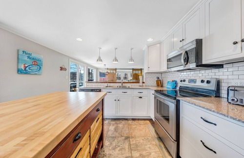 Smith Mountain Lake House | Lakefront Home with Hot Tub, Fire pit & Game room