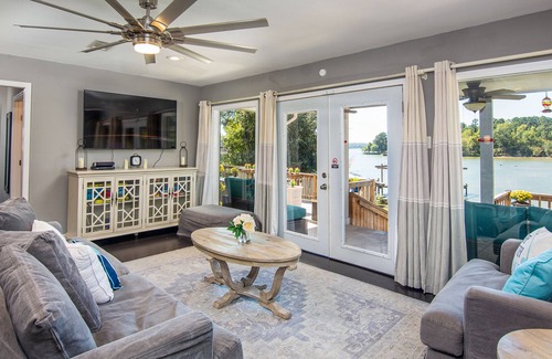 Pointblank House | Lakefront Home with Lake Livingston Views near Fishing Piers & Community Park
