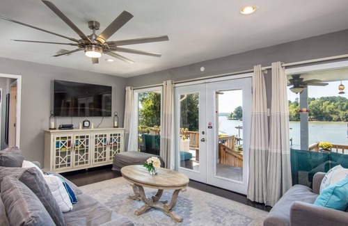 Pointblank House | Lakefront Home with Lake Livingston Views near Fishing Piers & Community Park