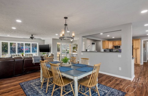 Bull Shoals House | 🌊Lakefront Hot Tub🛶Kayaks🔥Firepit🏖️Nature Lovers🦅Peaceful waterfront deck