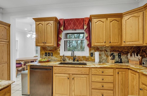 Mount Juliet House | LakeFront ♥ HotTub ♥ Dock ♥ 4BD4.5BA ♥ FreeParking