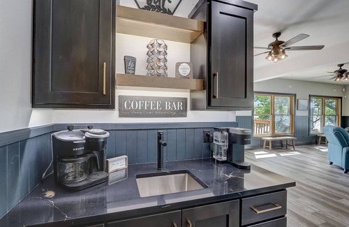 Markesan House | Lakefront! Huge Game RM + Chefs Kitchen! Sleep 40!