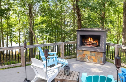 Buford Apartment | Lakefront in Autumn Modern Home w/Views & More!