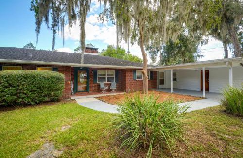 Putnam Hall House | Lakefront Keystone Heights Home with Boat Dock!