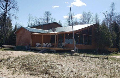 Menominee House | Lakefront Lake Michigan Beach House 5,500sf