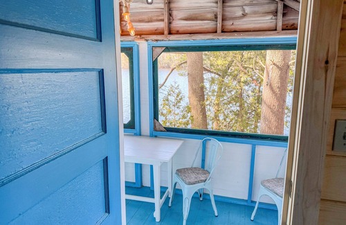 Orland Cabin | Lakefront Lighthouse Tiny Cabin @ Getogether Stays