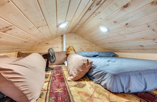 Limerick Cottage | Lakefront Limerick Cottage w/Private Beach!