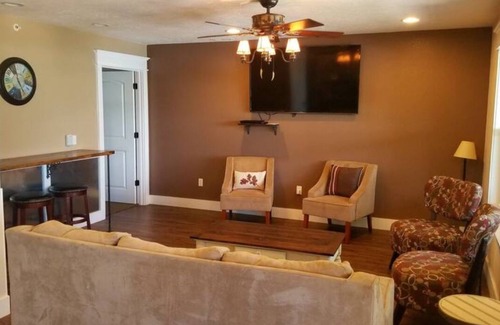 Branson West Cabin | Lakefront Lodge on Table Rock Short Commute to Branson & Shows 6bedrooms/4+baths