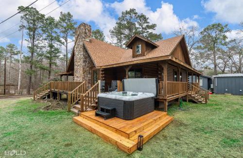 Shreveport House | Lakefront Log Cabin On Emerald Isle With Hot Tub