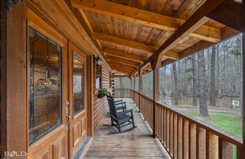 Shreveport House | Lakefront Log Cabin On Emerald Isle With Hot Tub