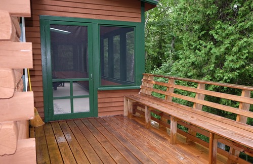 Seal Cove House | LAKEFRONT LOG CABIN ON SEAL COVE POND IN TREMONT OVERLOOKING MOUNTAINS OF ACADIA