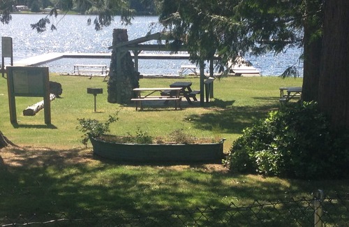 Clinton Cabin | Lakefront Log-Cabin Retreat