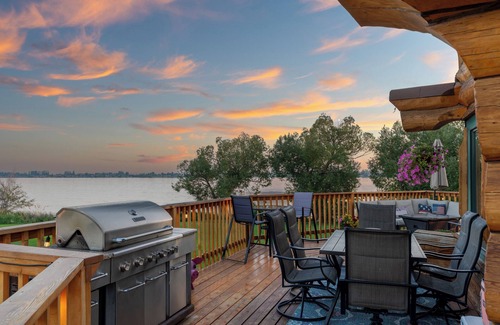 Cascade Valley Cabin | Lakefront Log Cabin, HotTub, Kayaks, SUPs, Private Boat Launch & Dock