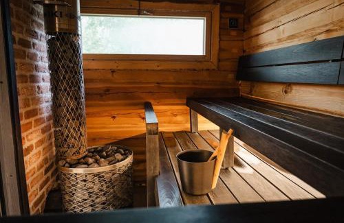 Lempaala Ski Chalet | Lakefront log suite