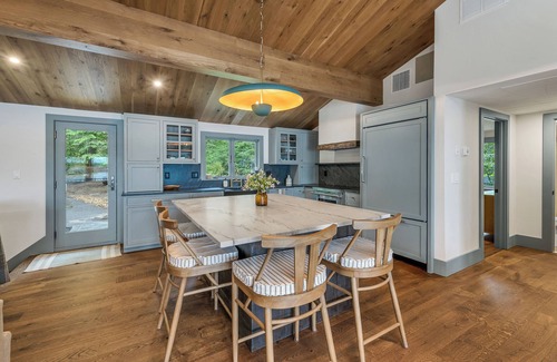 Meredith House | Lakefront Luxury – Dock, Beach, Deck & Game Room | Sleeps 10