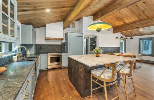 Meredith House | Lakefront Luxury – Dock, Beach, Deck & Game Room | Sleeps 10