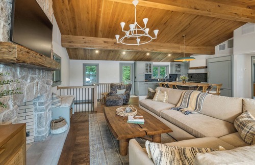 Meredith House | Lakefront Luxury – Dock, Beach, Deck & Game Room | Sleeps 10