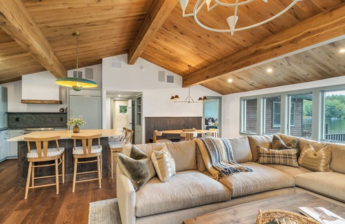 Meredith House | Lakefront Luxury – Dock, Beach, Deck & Game Room | Sleeps 10