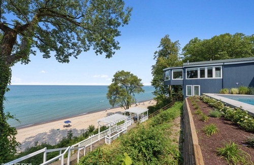 Union Pier House | Lakefront Modern Mansion With Heated Pool 9BR's On Private Sandy Beach