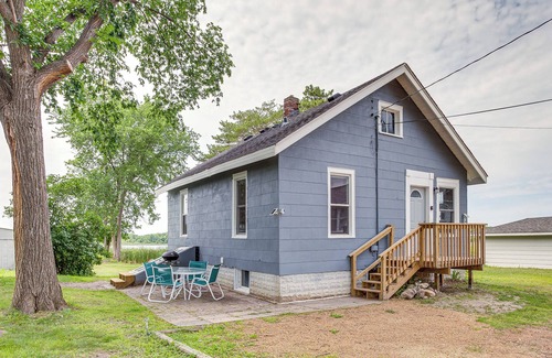 Mound House | Lakefront Mound Getaway: Near Snowmobiling Trails!
