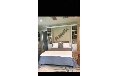 Disston Heights House | Lakefront near the beach