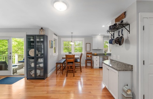 South Kingstown House | LAKEFRONT OASIS