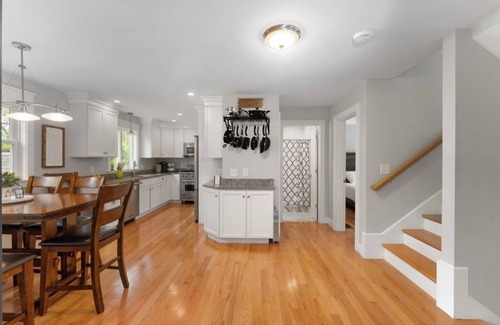 South Kingstown House | LAKEFRONT OASIS