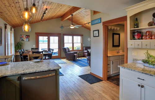 Cedar Cottage | Lakefront on beautiful Lake LeelanaunPet friendly/Dock/4 bedroms