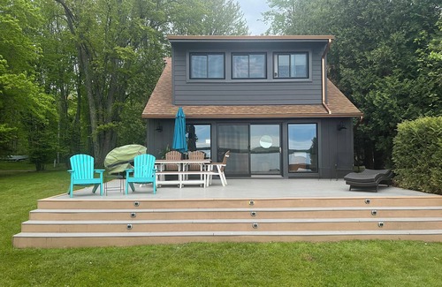 Beulah House | LAKEFRONT- On Big Platte Lake- COZY MODERN VINTAGE RETREAT