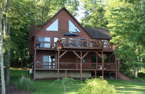 Drums Ski Chalet | Lakefront, pontoon boat, hot tub ,Game Room, Fire pit, huge deck, kayaks