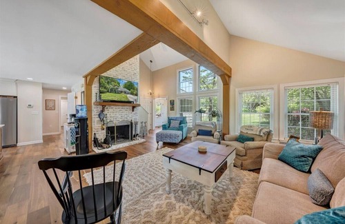 Smith Mountain Lake House | Lakefront, Private Dock,& Hot Tub