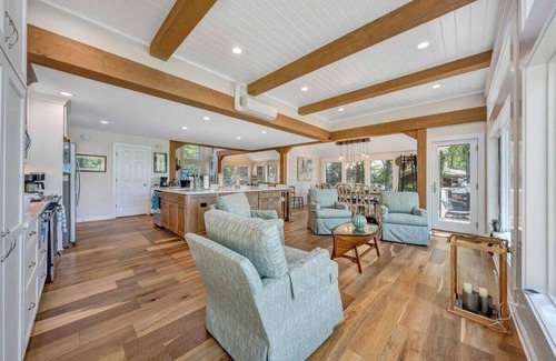 Smith Mountain Lake House | Lakefront, Private Dock,& Hot Tub