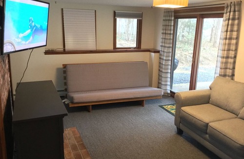 Mashpee House | Lakefront property on John’s Pond. Dock, Bring your boat! Close to Sea to shining Sea bike Path, Close to Mashpee town Beach, Close to great shopping in Mashpee Commons