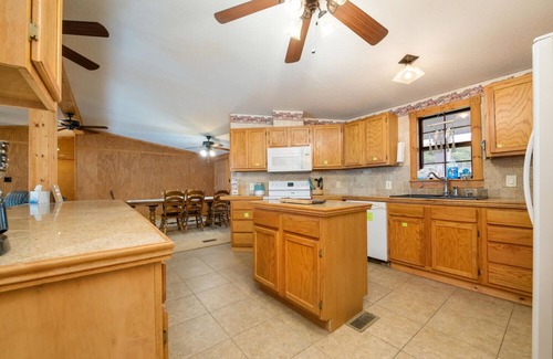 Cotton Gin House | Lakefront Property with a pool & hot tub!